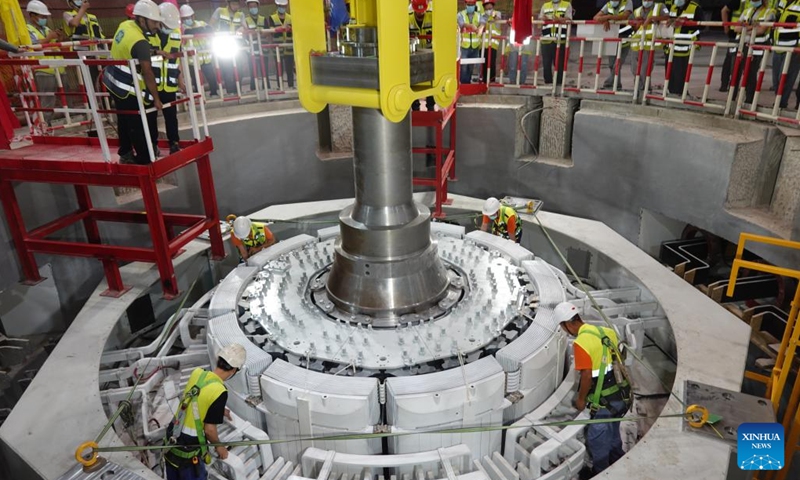 Workers install a 200-ton rotor on a generating unit at the Kokhav Hayarden pumped storage power plant in Beit She'an, Israel, on May 25, 2022.(Photo: Xinhua)