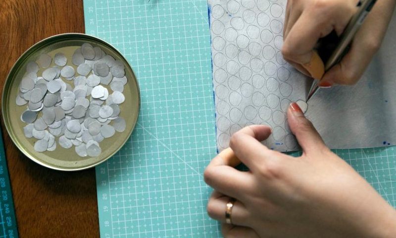 Craftswoman Yan Hong makes the scales of a dragon boat at a workshop in Pidu District of Chengdu City, southwest China's Sichuan Province, May 24, 2022. Yan Hong, a craftswoman and a lover of traditional Chinese culture, made a dragon boat decoration with cans as the main material ahead of the Dragon Boat Festival.
Yan has made more than 200 pieces of handicrafts in traditional Chinese style since 2018, some of which were made of material available in daily life such as cans and curtain gauze. (Xinhua/Shen Bohan)