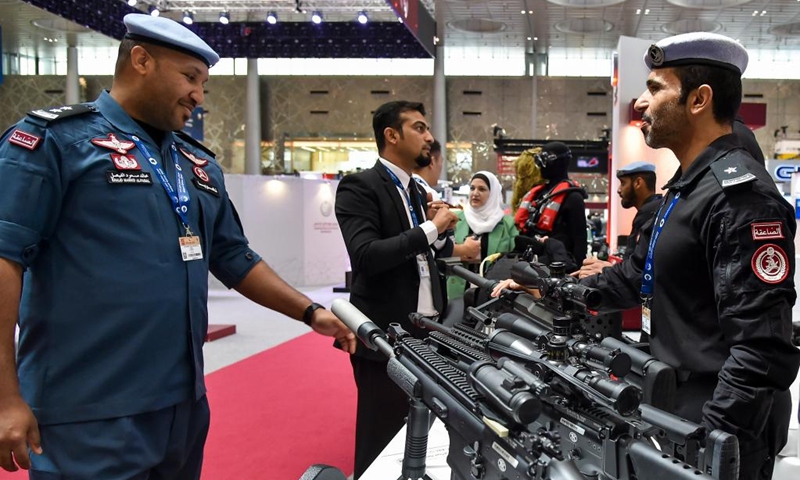 Visitors look at guns at the Milipol Qatar 2022, an international event for homeland security and civil defense, in Doha, Qatar, on May 25, 2022. The exhibition will run from May 24 to 26, with the participation of more than 220 exhibitors.(Photo: Xinhua)