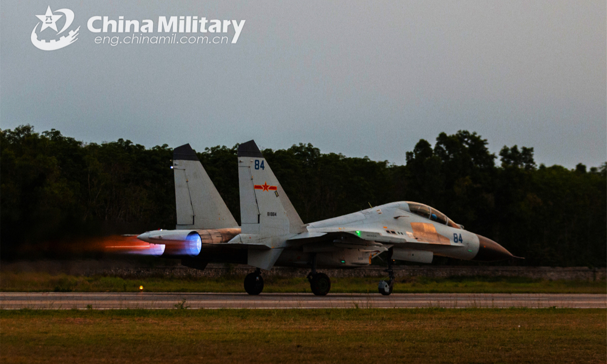 Fighter jets attached to a naval aviation brigade fly in formation during a round-the-clock flight training exercise on April 26, 2022. Photo:China Military