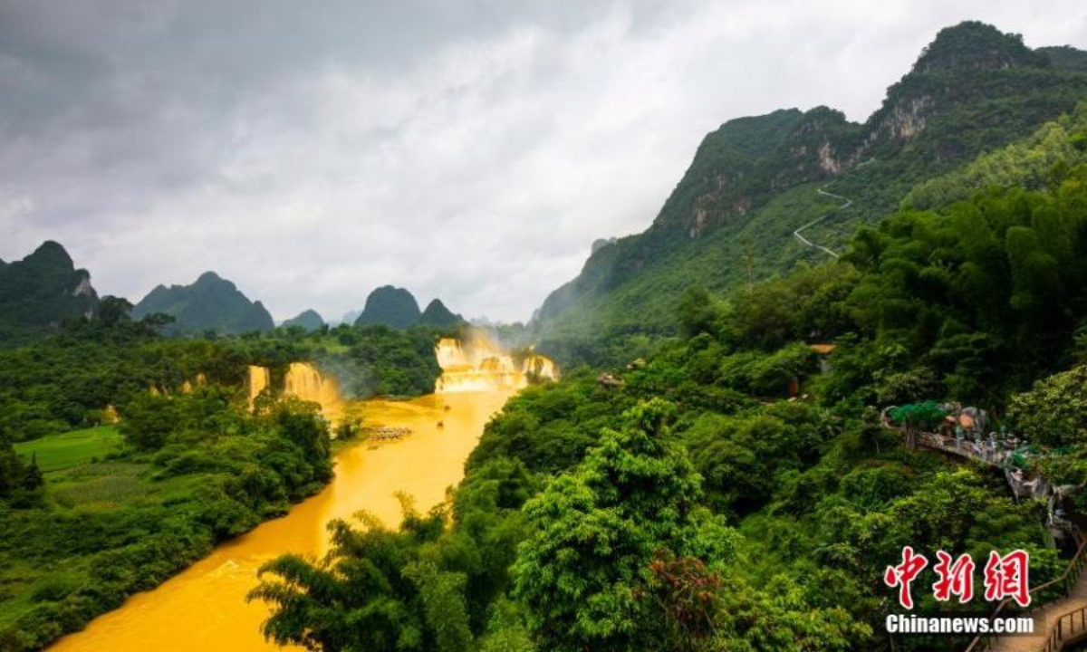 Detian waterfall forms a rare golden waterfall under the sun light due to the soared water volume. May 26, 2022. Photo:China News Service