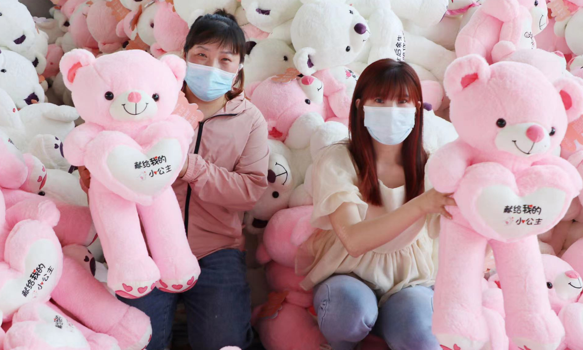 Workers make stuffed toys at a factory in Guanyun, East China's Jiangsu Province, on May 29, 2022, ahead of Children's Day. Guanyun produces about 13 million toys annually, which are exported to many countries and regions. The industry generates more than 2,000 job opportunities for local villagers. Photo: IC
