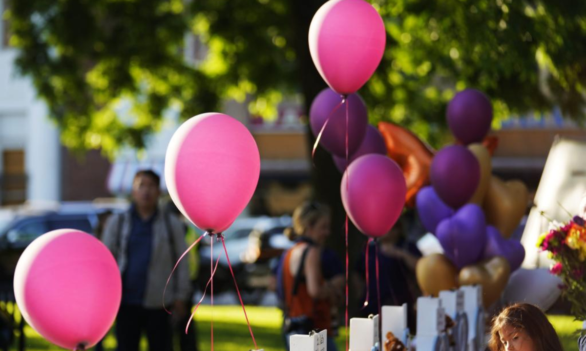 People mourn for victims of a school mass shooting in Uvalde, Texas, the United States, May 26, 2022. At least 19 children and two adults were killed in a shooting at Robb Elementary School in the town of Uvalde, Texas, on Tuesday. Photo:Xinhua