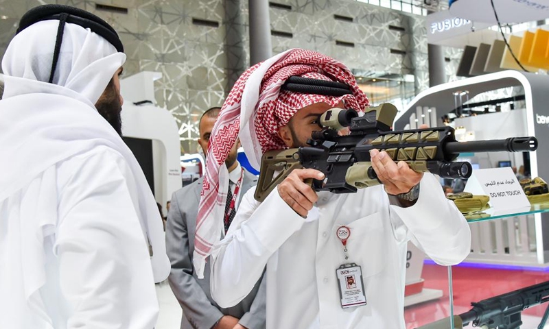 A visitor checks a gun at the Milipol Qatar 2022, an international event for homeland security and civil defense, in Doha, Qatar, on May 25, 2022. The exhibition will run from May 24 to 26, with the participation of more than 220 exhibitors.(Photo: Xinhua)