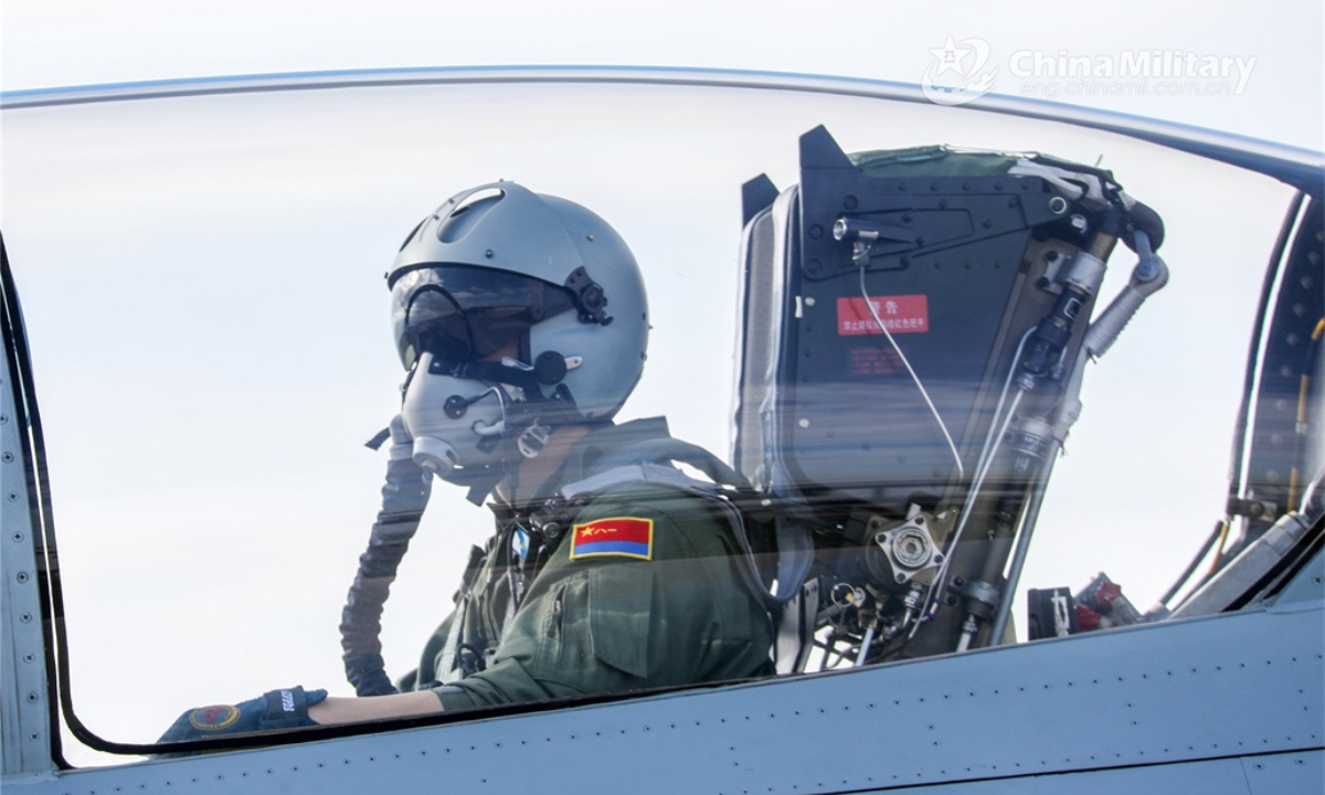 A pilot assigned to an air force aviation brigade under the PLA Southern Theater Command gets ready for the real-combat flight training on May 11, 2022. (eng.chinamil.com.cn/Photo by Li Zishao)