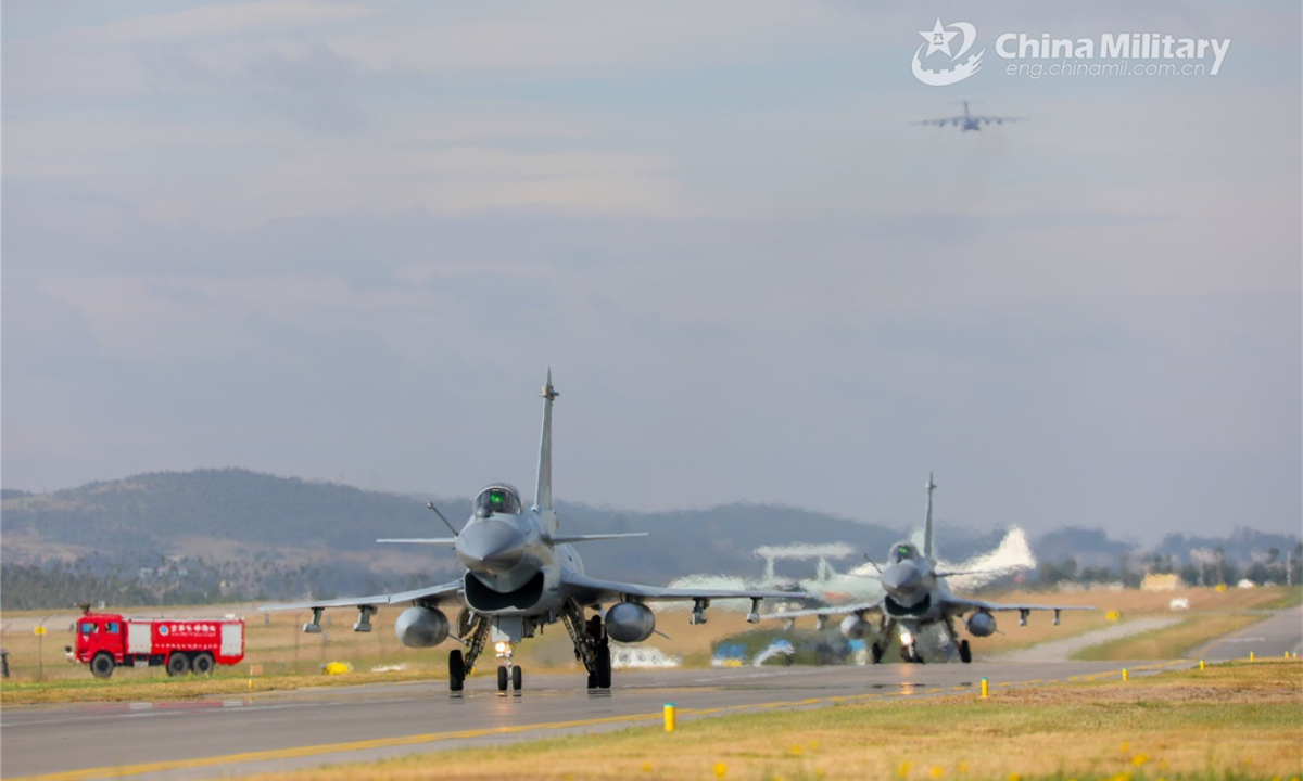 Fighter jets attached to an air force aviation brigade under the PLA Southern Theater Command taxi on the runway before taking off in the real-combat flight training on May 11, 2022. (eng.chinamil.com.cn/Photo by Li Zishao)