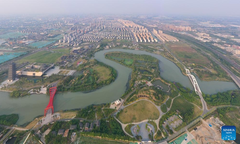 Aerial photo taken on May 25, 2022 shows the scenery of Sanwan canal scenic area in Yangzhou, east China's Jiangsu Province. Located in Sanwan section of the canal in Yangzhou, the scenic area has become a new tourist attraction since its opening to public in 2017.(Photo: Xinhua)