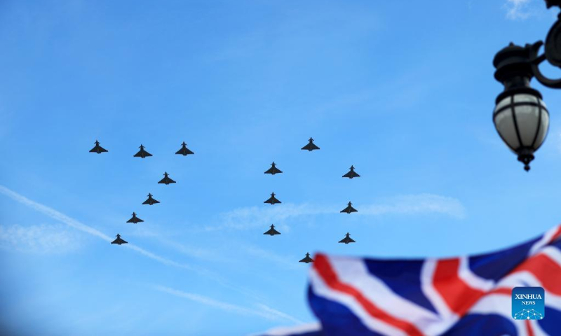 British Royal Air Force aircrafts create the number of 70 in the sky over Buckingham Palace during the celebration of Britain's Queen Elizabeth II's Platinum Jubilee, in London, Britain, on June 2, 2022. (Xinhua/Li Ying)