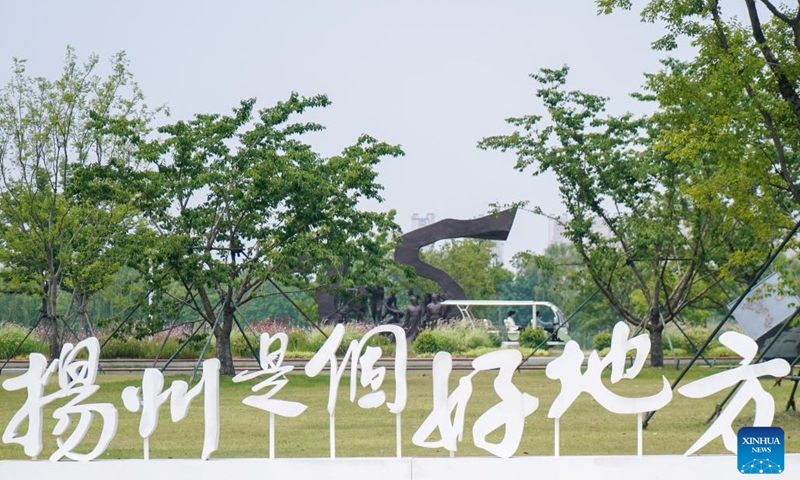 People visit Sanwan canal scenic area in Yangzhou, east China's Jiangsu Province, May 25, 2022. Located in Sanwan section of the canal in Yangzhou, the scenic area has become a new tourist attraction since its opening to public in 2017.(Photo: Xinhua)