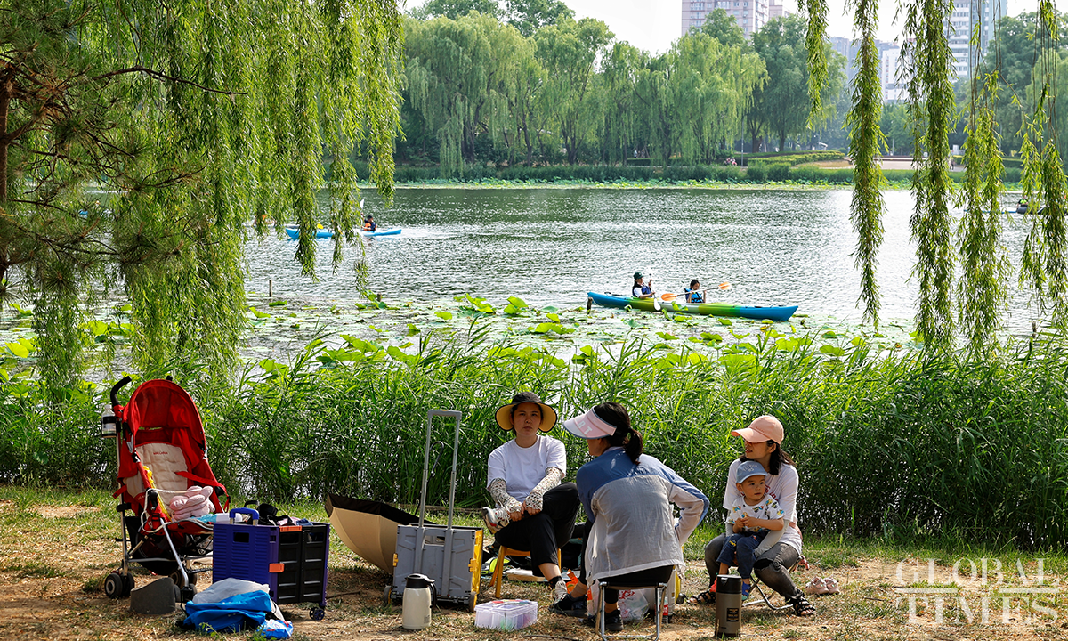 Beijing residents have river-side picnic on the first day of the Dragon Boat Festival. Photo: Li Hao/GT