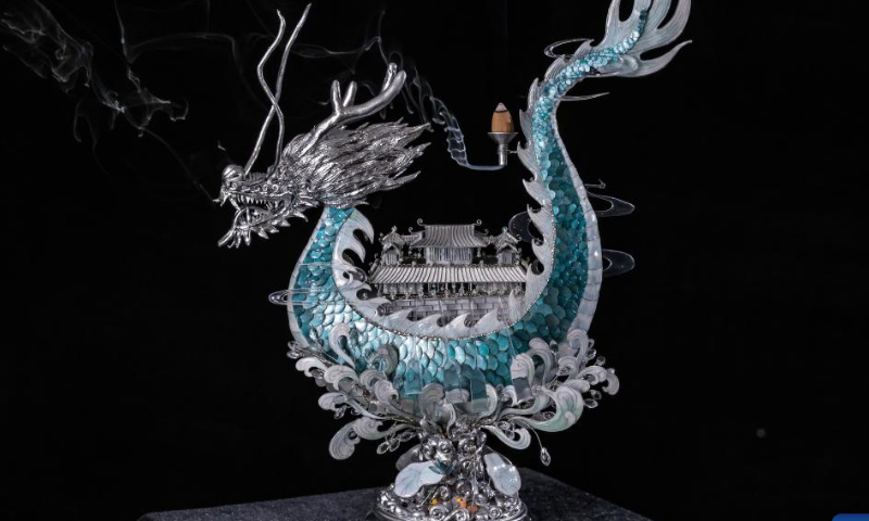 Photo taken on June 3, 2022 shows a dragon boat made by Yan Hong in Pidu District of Chengdu City, southwest China's Sichuan Province. Yan Hong, a craftswoman and a lover of traditional Chinese culture, made a dragon boat decoration with cans as the main material ahead of the Dragon Boat Festival.
Yan has made more than 200 pieces of handicrafts in traditional Chinese style since 2018, some of which were made of material available in daily life such as cans and curtain gauze. (Xinhua/Shen Bohan)