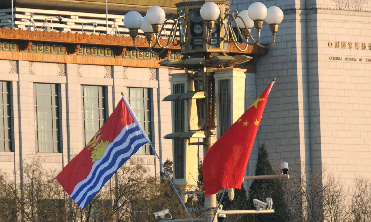 National flags of China and Kiribati Photo: VCG