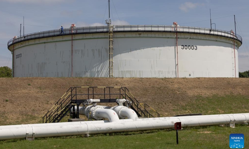 Photo taken on May 24, 2022 shows a fuel tank of the Danube Refinery in Szazhalombatta, Hungary.Photo:Xinhua