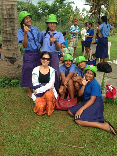A Chinese expert with Samoa students Photo: Courtesy of Chen