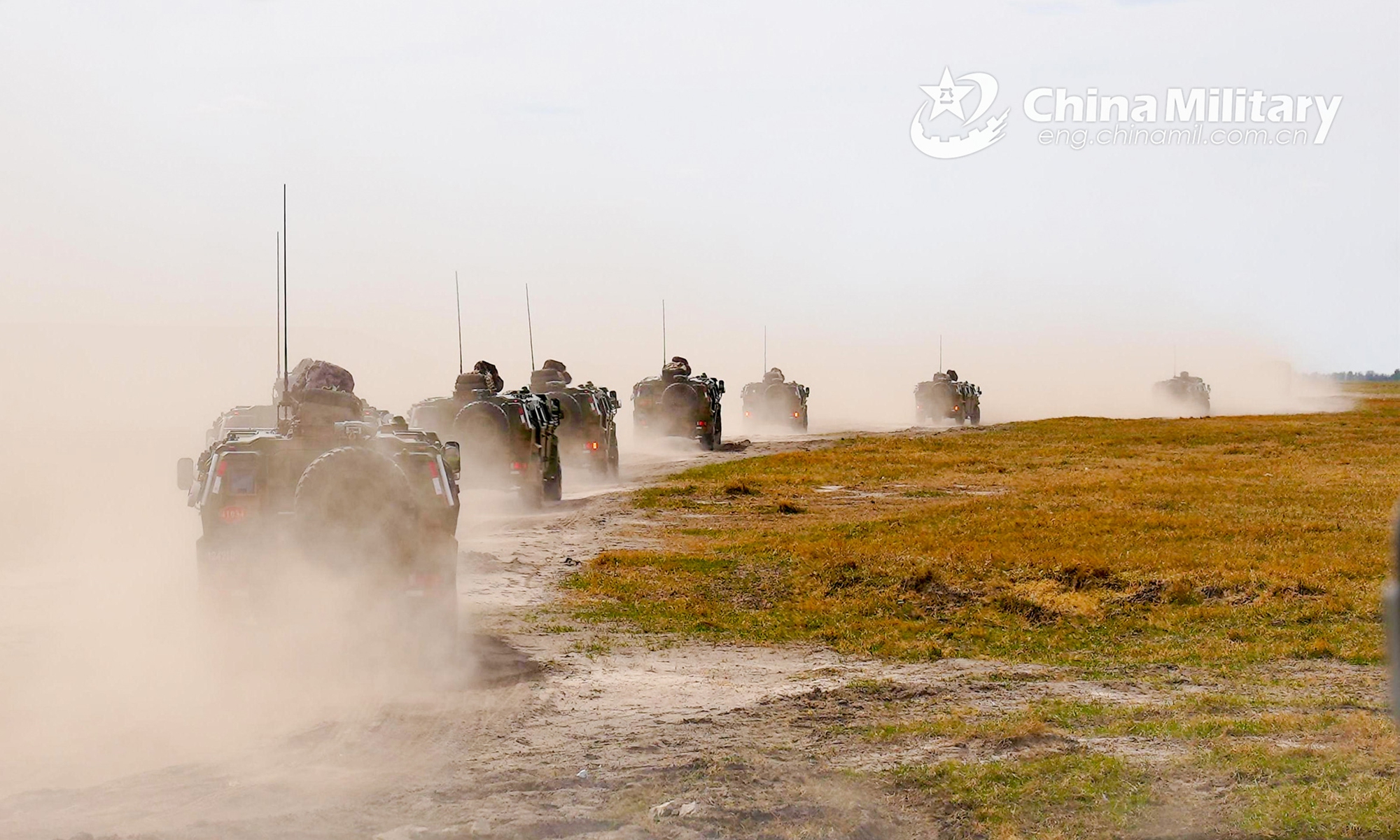 Armored assault vehicles attached to a brigade under the PLA 78th Group Army are en route to a designated area during a long-distance maneuver training exercise on April 27, 2022. The exercise aimed to temper the troops' quick response and field operational capabilities.Photo:eng.chinamil.com.cn