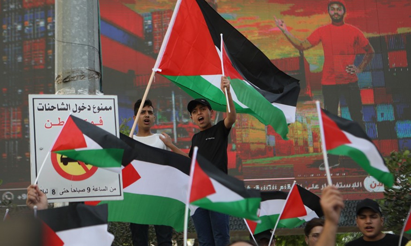 Palestinian people protest against the flag march in East Jerusalem, in the southern Gaza Strip city of Rafah, on May 29, 2022.Photo:Xinhua