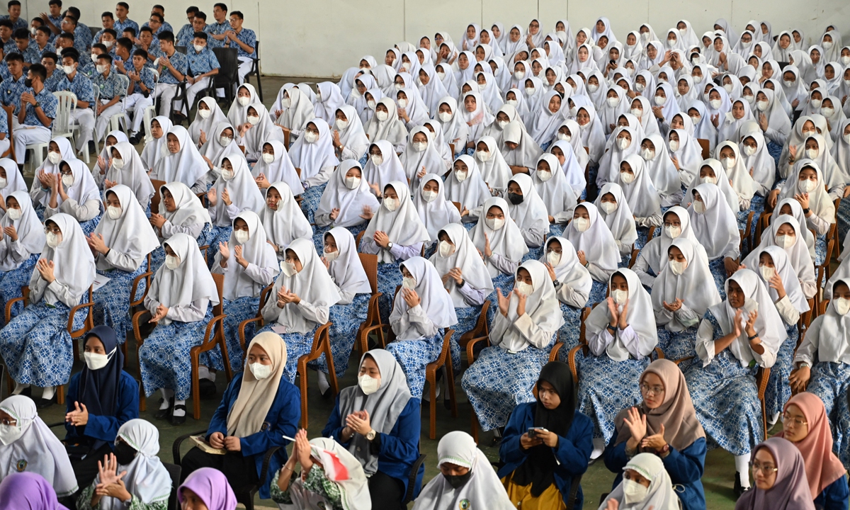 Muslim students attend a ceremony during a visit by members of the Nottinghamshire Band of the Royal Engineers at a Muslim boarding school in Jakarta, Indonesia on May 30, 2022, to celebrate Britain's Queen Elizabeth II Platinum Jubilee which marks her 70th year on the throne. Photo: AFP