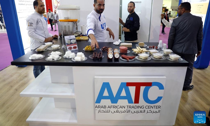 People prepare food for display at the Africa Food Manufacturing expo in Cairo, Egypt, on May 29, 2022.(Photo: Xinhua)