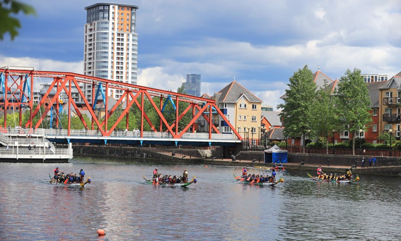 Contestants compete during the 2022 UK Chinese Dragon Boat Festival in Salford, Britain, May 29, 2022.(Photo: Xinhua)
