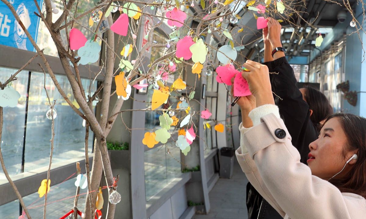 Carefully decorated bus stops in Urumqi, Northwest China's Xinjiang Uygur Autonomous Region Photos: IC