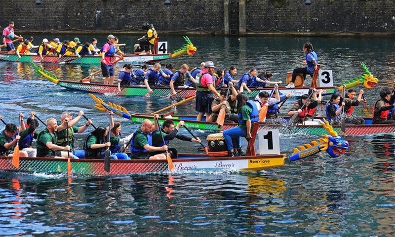 Contestants compete during the 2022 UK Chinese Dragon Boat Festival in Salford, Britain, May 29, 2022.(Photo: Xinhua)