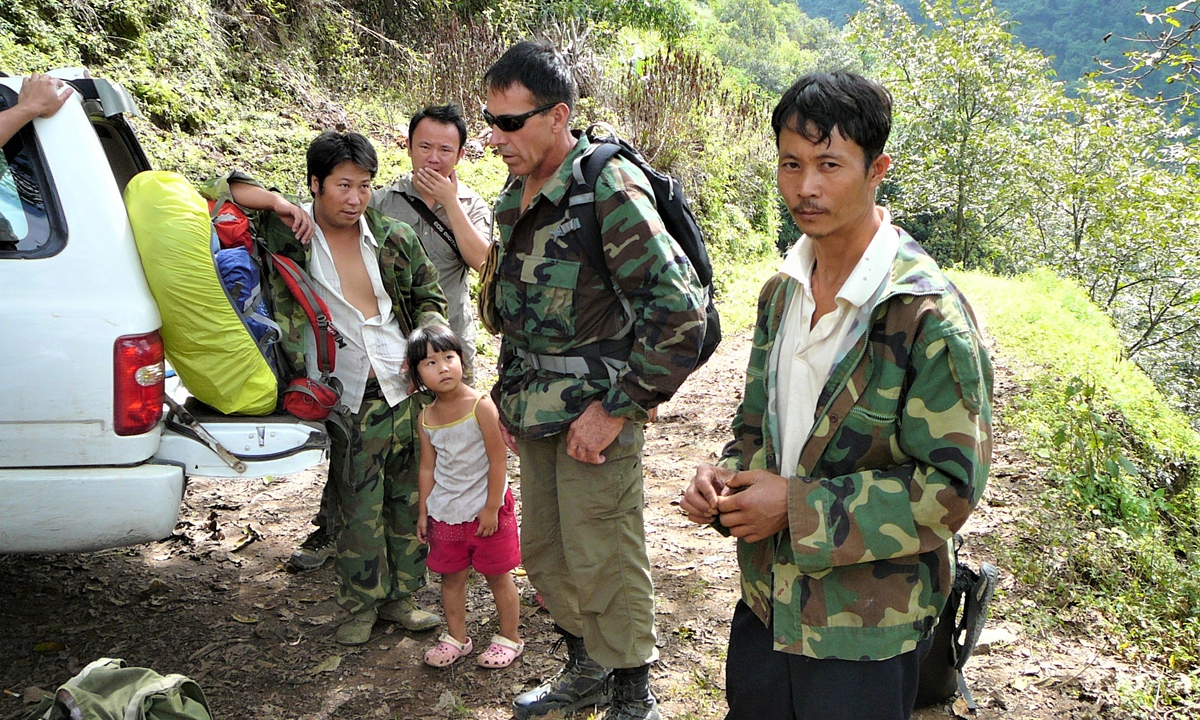 US expeditor Clayton Kuhles is talking to local villagers during a mission to search the crash site of CNAC #60, a plane crached inside Southwest China's Yunann Province in 1942 during 'Flying Tigers' mission in World War II. Photo: Courtesy of MIA Recoveries, Inc.