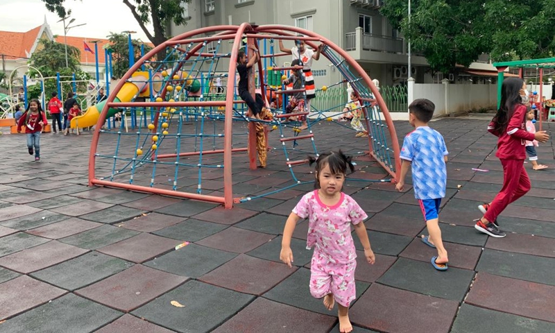 Children play at a public playground in Phnom Penh, Cambodia on May 29, 2022.(Photo: Xinhua)