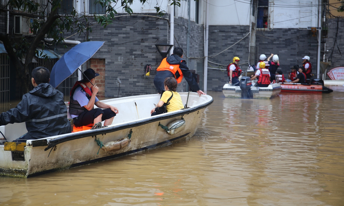 Police officers ride boats to rescue people trapped in a flooded residential area in Liuzhou, South China's Guangxi Zhuang Autonomous Region, on June 5, 2022. Affected by continuous heavy rainfall upstream since June 3, the Liujiang River experienced the biggest flood so far this year. Photo: VCG