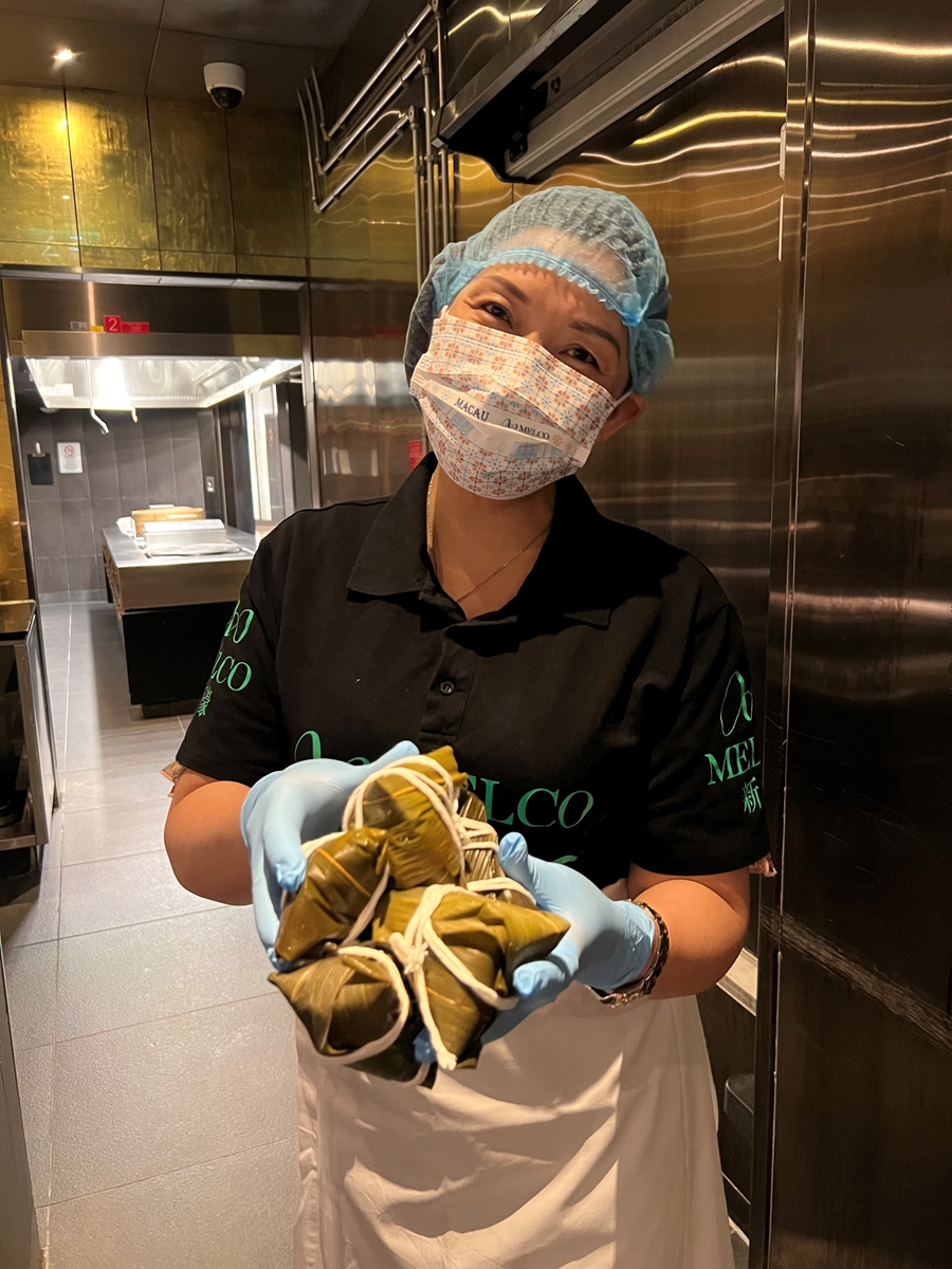 Locals in Macao make <em>zongzi</em> for the Dragon Boat Festival on June 2, 2022. Photos: IC