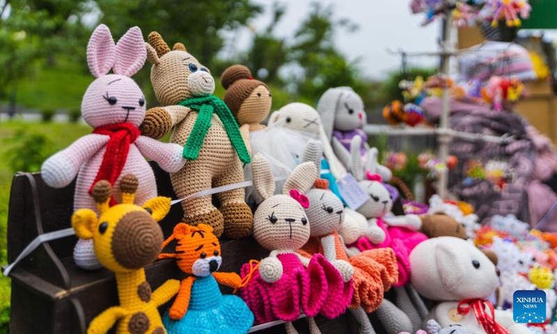 Traditional Russian handicrafts are displayed on a street in Vladivostok, Russia, June 4, 2022.Photo:Xinhua