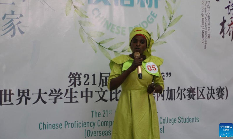 A contestant participates in the 21st Chinese Bridge Chinese proficiency competition for Senegalese college students at the Confucius Institute at Cheikh Anta Diop University of Dakar (UCAD) in Dakar, Senegal, June 8, 2022. Ten students participated in the contest organized by the Chinese Embassy in Senegal and the Confucius Institute at UCAD. Under the theme of One World One Family, the final consisted of three parts: keynote speech, knowledge quiz and talent show. Photo: Xinhua