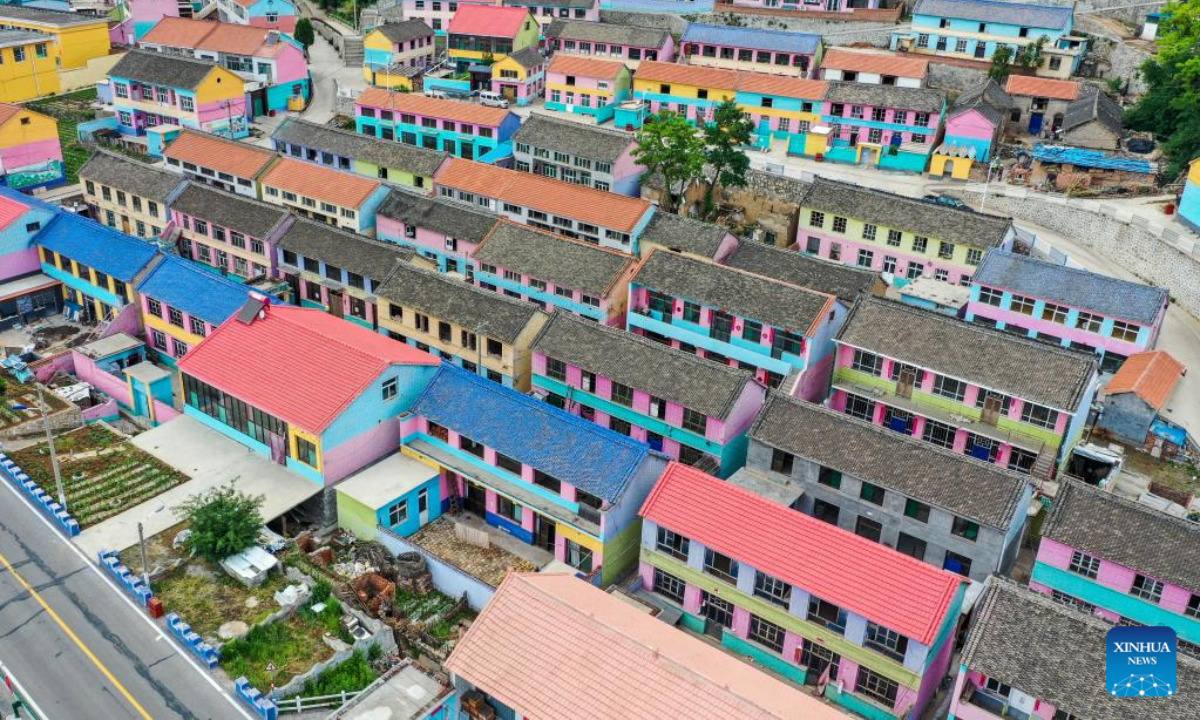 Aerial photo taken on June 10, 2022 shows the view of Nanpingtouwu Village in Huguan County of Changzhi, north China's Shanxi Province. The colorfully painted village is a popular local tourist attraction. Photo:Xinhua