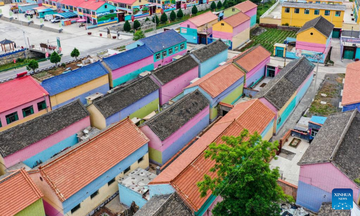 Aerial photo taken on June 10, 2022 shows the view of Nanpingtouwu Village in Huguan County of Changzhi, north China's Shanxi Province. The colorfully painted village is a popular local tourist attraction. Photo:Xinhua