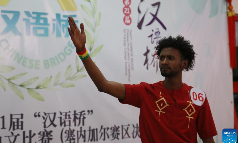 A contestant participates in the 21st Chinese Bridge Chinese proficiency competition for Senegalese college students at the Confucius Institute at Cheikh Anta Diop University of Dakar (UCAD) in Dakar, Senegal, June 8, 2022. Ten students participated in the contest organized by the Chinese Embassy in Senegal and the Confucius Institute at UCAD. Under the theme of One World One Family, the final consisted of three parts: keynote speech, knowledge quiz and talent show. Photo: Xinhua