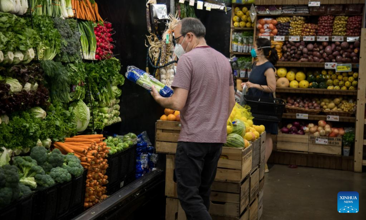 People shop at a grocery store in the Brooklyn borough of New York, the United States, on June 10, 2022. US consumer inflation in May surged 8.6 percent from a year ago, indicating inflation remains elevated despite the Federal Reserve's rate hikes, the US Labor Department reported Friday. Photo:Xinhua