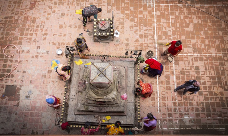 People clean the courtyard and stupa on the occasion of Sithi Nakha Festival in Lalitpur, Nepal, June 5, 2022.(Photo: Xinhua)