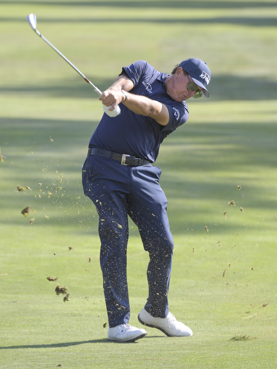 Phil Mickelson plays a shot during the Fortinet Championship on September 17, 2021 in Napa, California. Photo: VCG