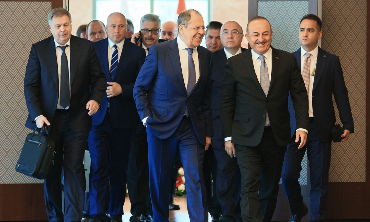 Russian Foreign Minister Sergey Lavrov (left) and his Turkish counterpart Mevlut Cavusoglu meet in Ankara on June 8, 2022. Their discussions focused on a UN proposal to free Ukraine's Black Sea ports and allow 22 million tons of grain sitting in silos to be shipped out.Photo:VCG