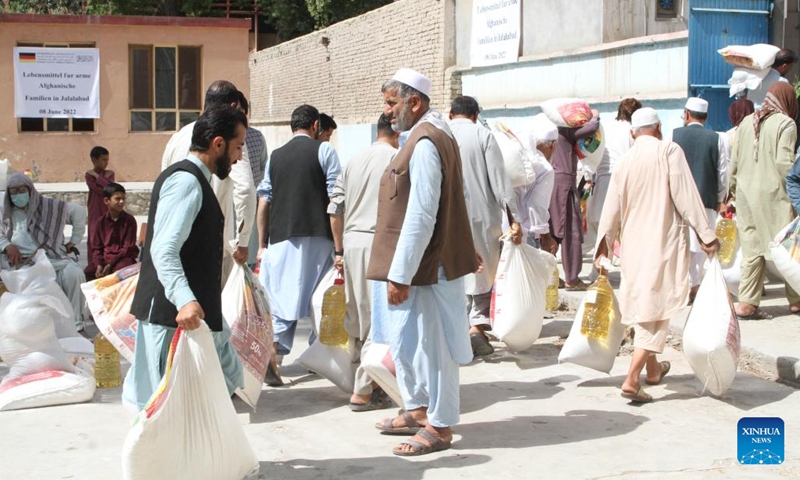 People receive food assistance in Nangarhar province, Afghanistan, June 8, 2022. A total of 2,086 families have received food assistance in four Afghan provinces, the Office of the State Minister for Disaster Management and Humanitarian Affairs said on Tuesday.(Photo: Xinhua)