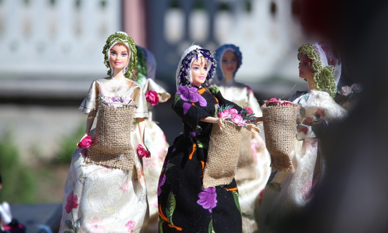 The picture shows rose farmer puppets in Isparta, Turkey, on June 15, 2022.(Photo: Xinhua)