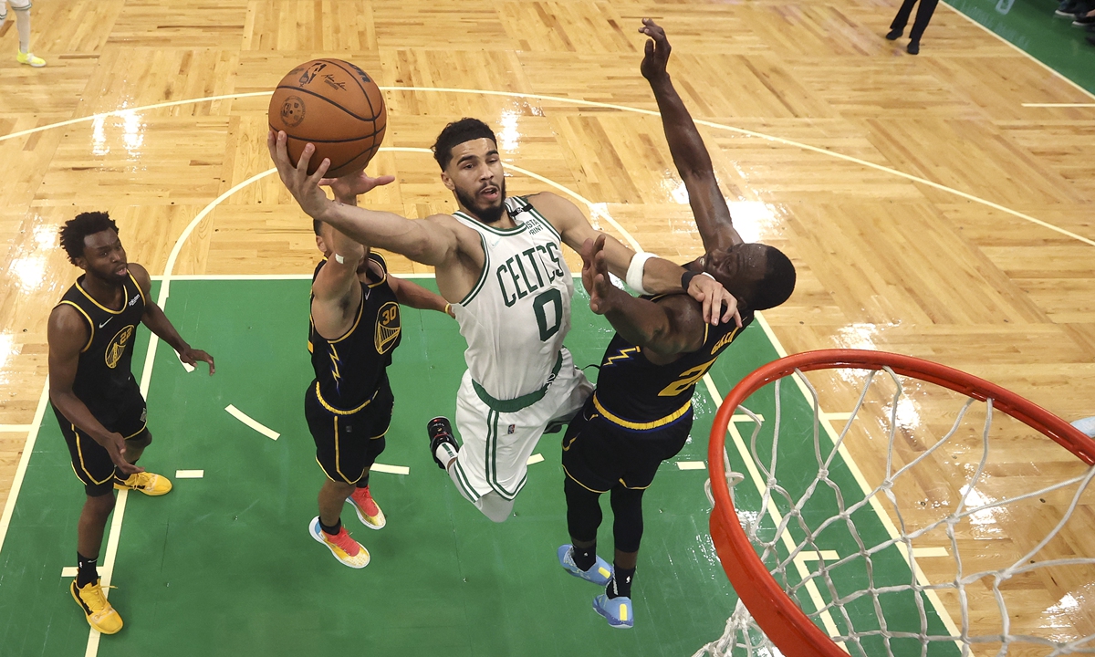 Jayson Tatum of the Boston Celtics drives to the basket against the Golden State Warriors on June 8, 2022 in Boston, Massachusetts. Photo: VCG