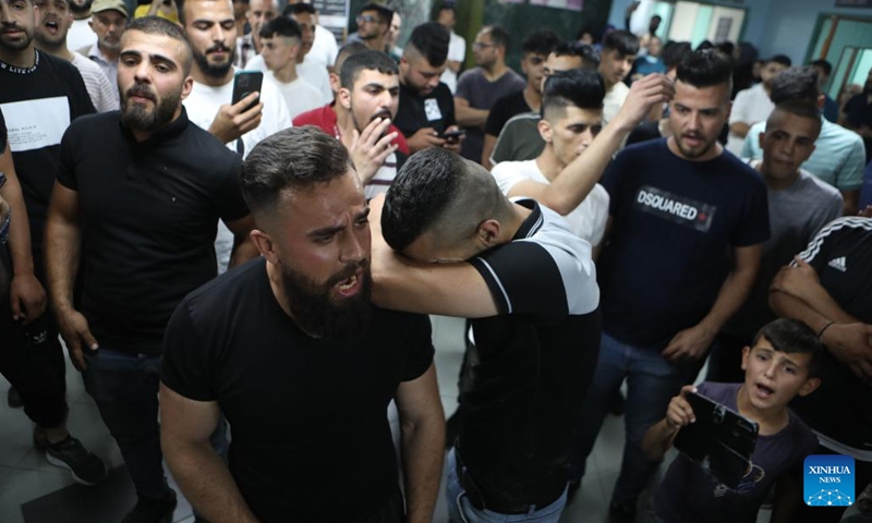 Relatives mourn during the funeral of Mahmoud Abu Ahyour in the town of Halhul near the West Bank city of Hebron, on June 9, 2022. A Palestinian was killed on Thursday during clashes with the Israeli soldiers in the town of Halhul near the southern West Bank city of Hebron, according to Palestinian medics and eyewitnesses.(Photo: Xinhua)