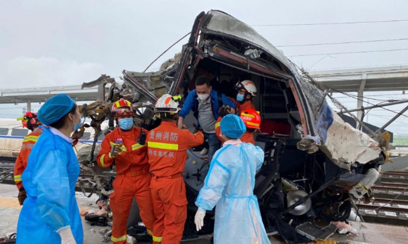 Rescuers evacuate a passenger at the site of the train derail accident in Rongjiang County, southwest China's Guizhou Province, June 4, 2022. (Xinhua)