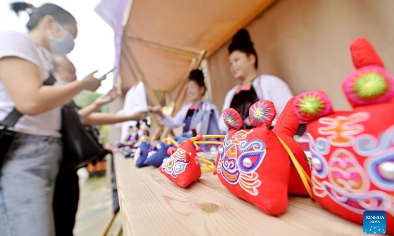 People select embroidery products at a market in Congjiang County of Qiandongnan Miao and Dong Autonomous Prefecture, southwest China's Guizhou Province, June 11, 2022.Photo:Xinhua