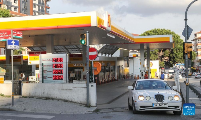 A car leaves a gas station in Istanbul, Turkey, on June 11, 2022.Photo:Xinhua