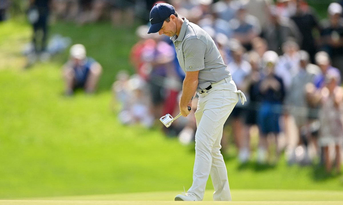 Rory McIlroy of Northern Ireland reacts after missing a putt on the 11th green during the third round of the RBC Canadian Open at St. George's Golf and Country Club on June 11, 2022 in Etobicoke, Ontario. Photo: VCG