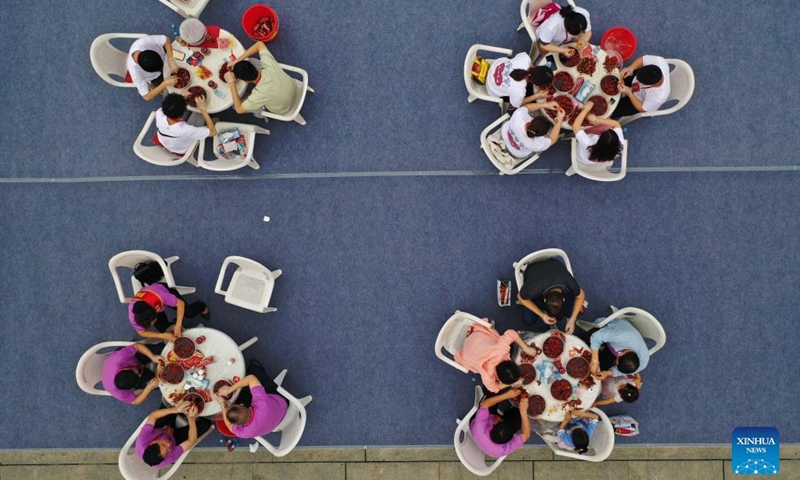 Aerial photo taken on June 12, 2022 shows people enjoying crayfish dishes during an international crayfish festival in Xuyi County of Huai'an, east China's Jiangsu Province.Photo:Xinhua