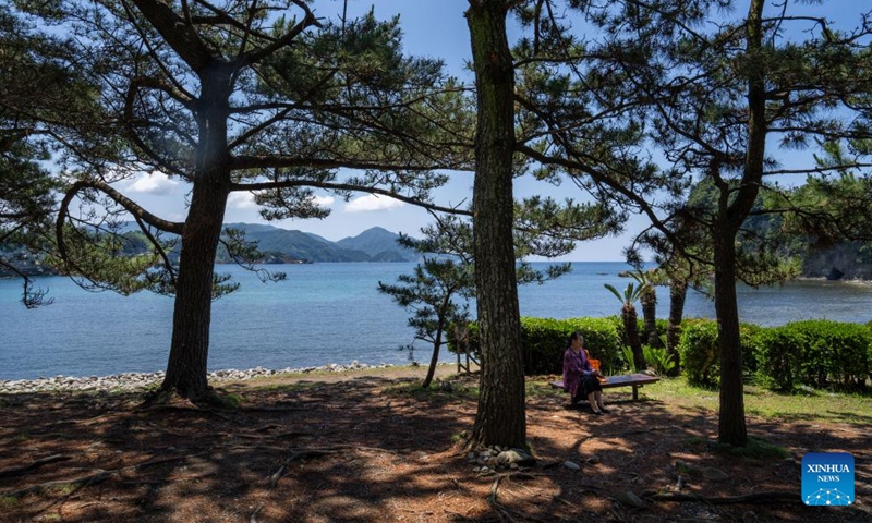 A woman rests at the Dogashima Park in Nishi-Izu Town, Shizuoka, Japan, June 12, 2022.Photo:Xinhua