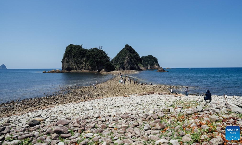 People visit the Dogashima Park in Nishi-Izu Town, Shizuoka, Japan, June 12, 2022.Photo:Xinhua