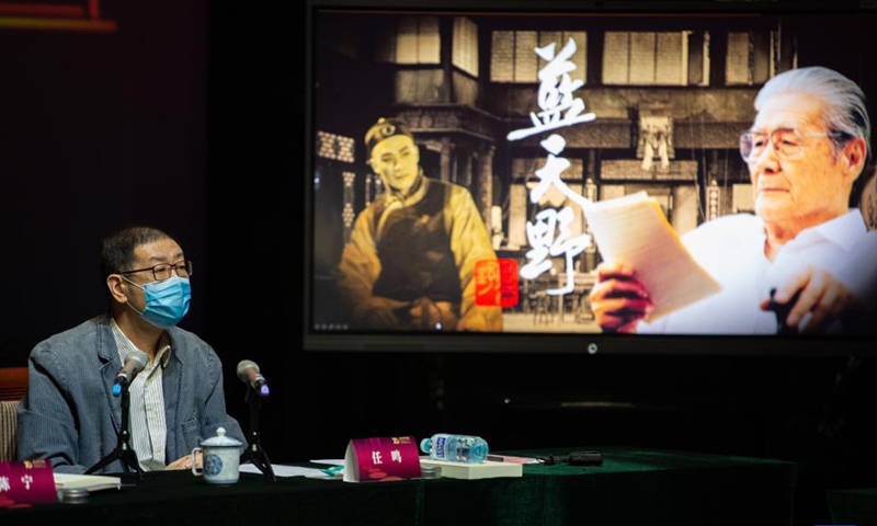 Ren Ming, president of the Beijing People's Art Theater, attends a symposium marking the 70th anniversary of the founding of the theater, with a screen showing the images of the deceased artist Lan Tianye, in Beijing, capital of China, June 12, 20.Photo:Xinhua